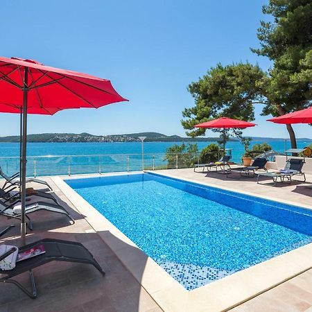 Gem Of The Sea Luxury Beach Apartment With Brand New Heating Infinity Pool Trogir Exterior foto
