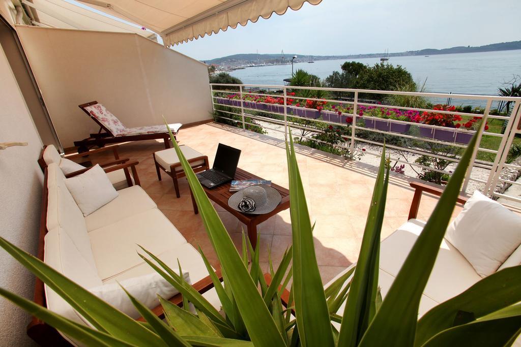 Gem Of The Sea Luxury Beach Apartment With Brand New Heating Infinity Pool Trogir Exterior foto