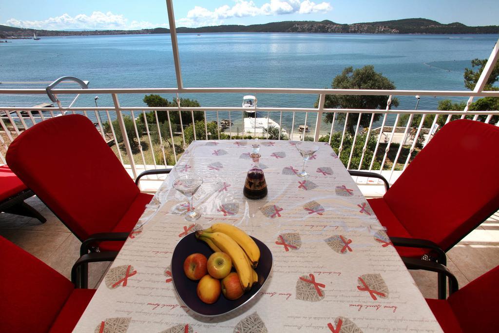 Gem Of The Sea Luxury Beach Apartment With Brand New Heating Infinity Pool Trogir Exterior foto