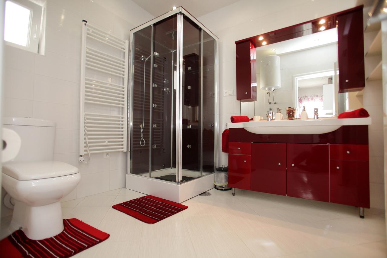 Gem Of The Sea Luxury Beach Apartment With Brand New Heating Infinity Pool Trogir Exterior foto