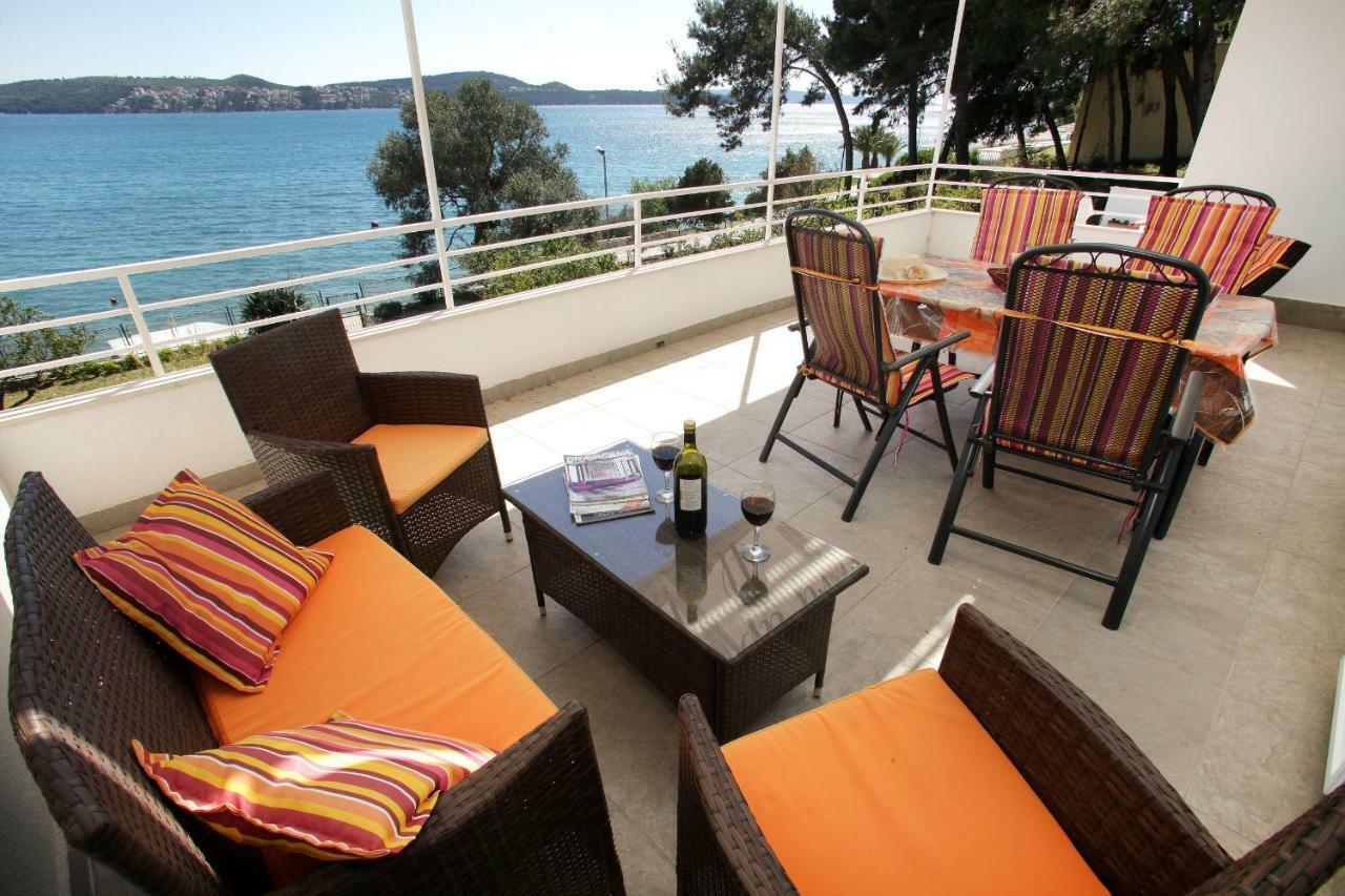 Gem Of The Sea Luxury Beach Apartment With Brand New Heating Infinity Pool Trogir Exterior foto