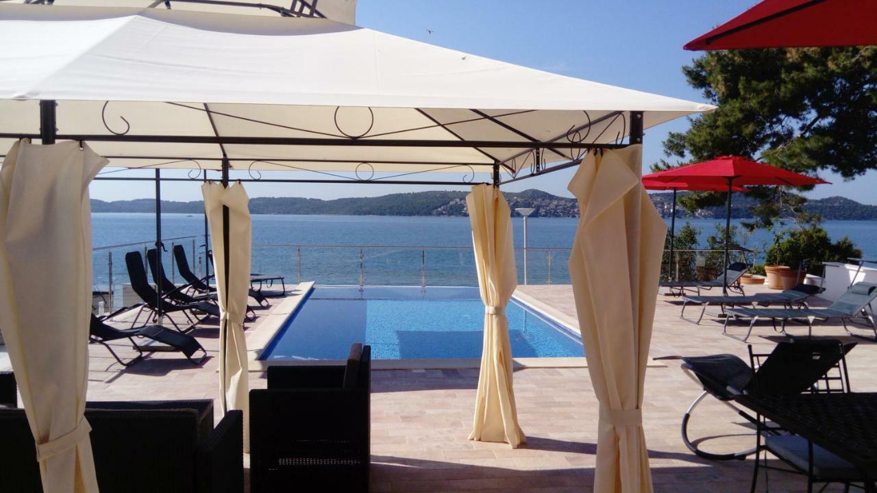 Gem Of The Sea Luxury Beach Apartment With Brand New Heating Infinity Pool Trogir Exterior foto